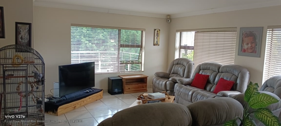 4 Bedroom Property for Sale in Menkenkop Western Cape